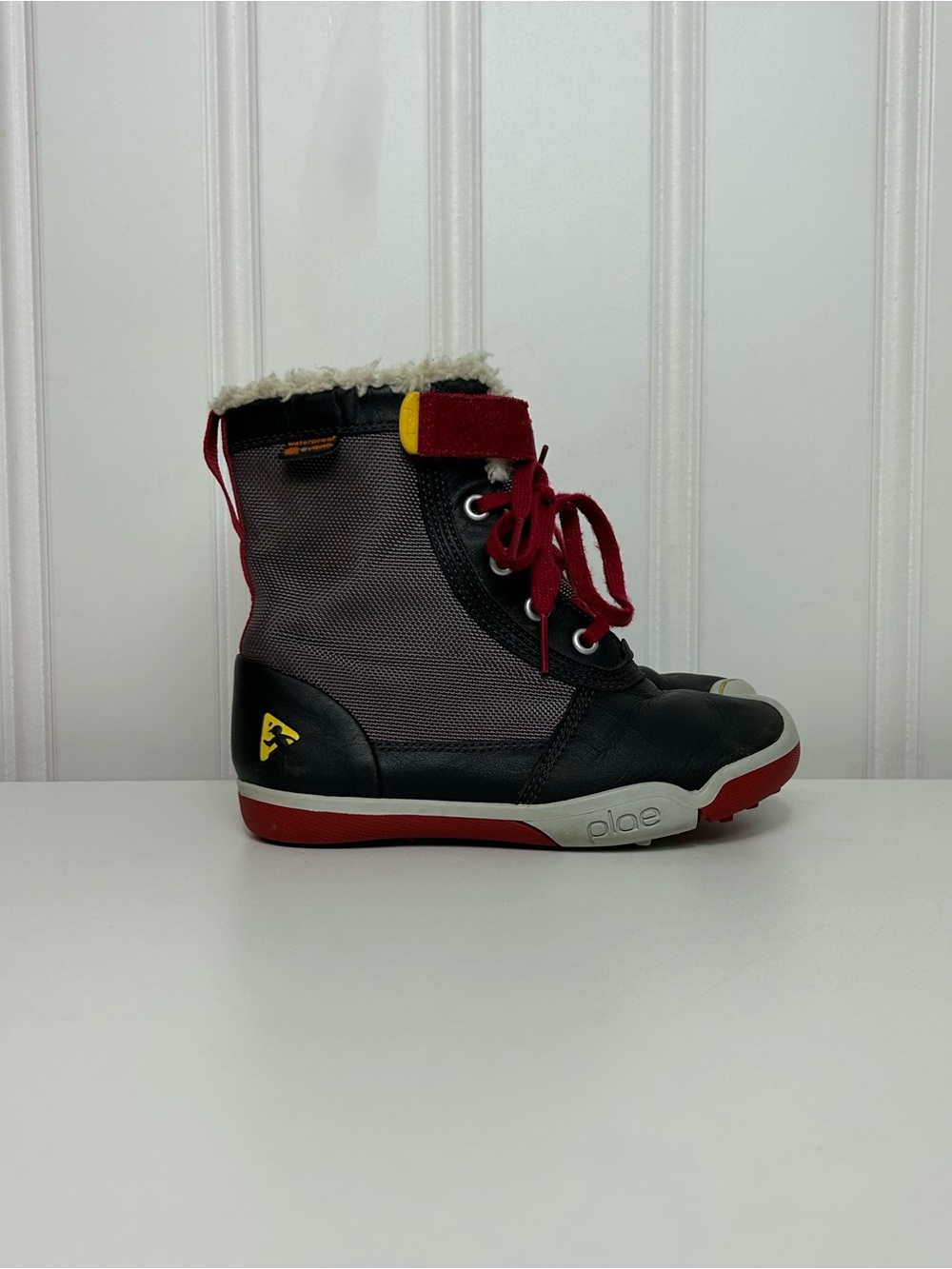 Plae noel Leather nylon sherpa lined grey black red lace boots toddler 11